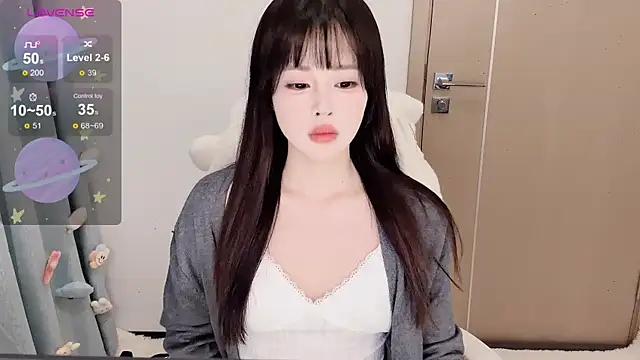 Snapshot of Mini-X chatting on 10-22-25, 10:48 Mini-X online show from 10-22-25, 10:48