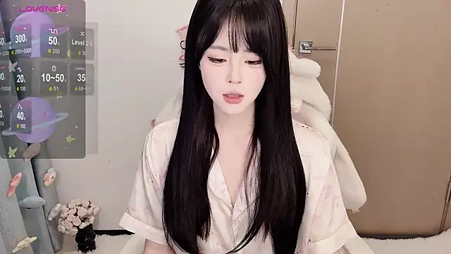 Snapshot of Mini-X chatting on 11-05-25, 10:43 Mini-X online show from 11-05-25, 10:43