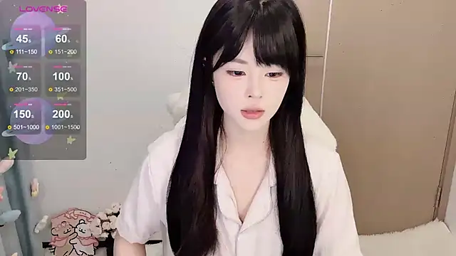 Snapshot of Mini-X chatting on 11-10-25, 01:37 Mini-X online show from 11-10-25, 01:37