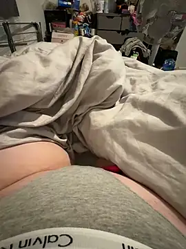 Snapshot of honeyyy24 chatting on 12-10-24, 04:27 honeyyy24 online show from 12-10-24, 04:27