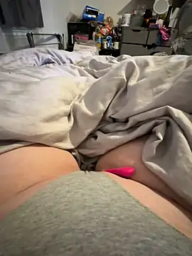 Snapshot of honeyyy24 chatting on 12-10-24, 07:32 honeyyy24 online show from 12-10-24, 07:32