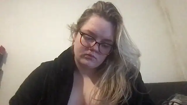 Snapshot of honeyyy24 chatting on 01-12-25, 12:01 honeyyy24 online show from 01-12-25, 12:01