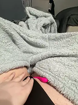 Snapshot of honeyyy24 chatting on 02-04-25, 08:06 honeyyy24 online show from 02-04-25, 08:06