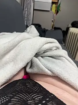 Snapshot of honeyyy24 chatting on 03-08-25, 06:26 honeyyy24 online show from 03-08-25, 06:26