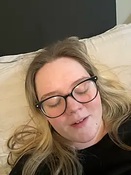 Snapshot of honeyyy24 chatting on 03-16-25, 06:34 honeyyy24 online show from 03-16-25, 06:34