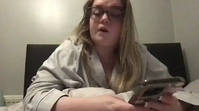 Snapshot of honeyyy24 chatting on 09-20-25, 11:50 honeyyy24 online show from 09-20-25, 11:50