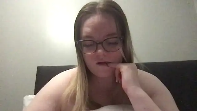 Snapshot of honeyyy24 chatting on 09-23-25, 09:07 honeyyy24 online show from 09-23-25, 09:07