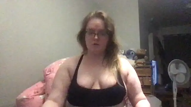 Snapshot of honeyyy24 chatting on 10-11-25, 10:52 honeyyy24 online show from 10-11-25, 10:52