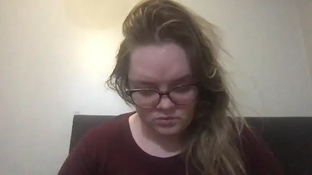 Snapshot of honeyyy24 chatting on 10-29-25, 09:27 honeyyy24 online show from 10-29-25, 09:27