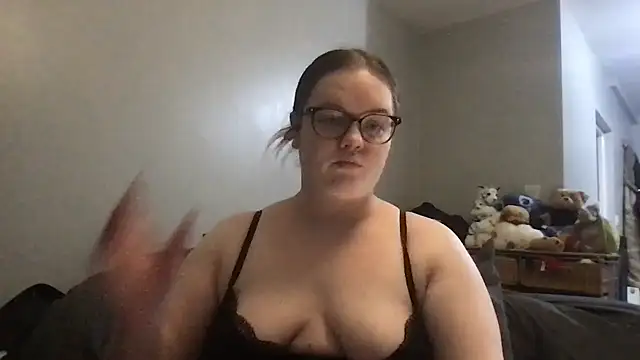 Snapshot of honeyyy24 chatting on 11-04-25, 05:56 honeyyy24 online show from 11-04-25, 05:56