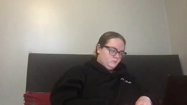 Snapshot of honeyyy24 chatting on 11-14-25, 01:32 honeyyy24 online show from 11-14-25, 01:32