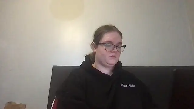 Snapshot of honeyyy24 chatting on 11-20-25, 12:38 honeyyy24 online show from 11-20-25, 12:38