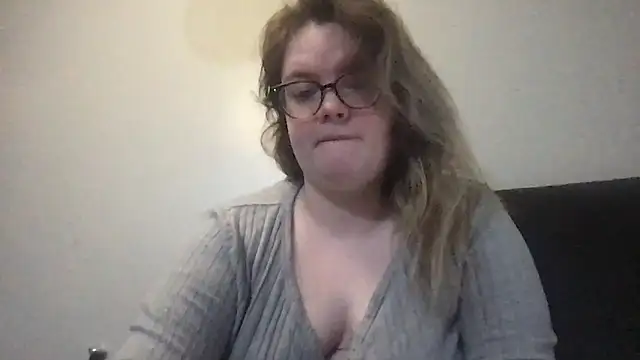 Snapshot of honeyyy24 chatting on 11-27-25, 10:50 honeyyy24 online show from 11-27-25, 10:50