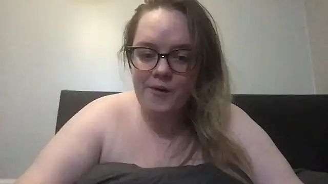 Snapshot of honeyyy24 chatting on 12-01-25, 03:39 honeyyy24 online show from 12-01-25, 03:39