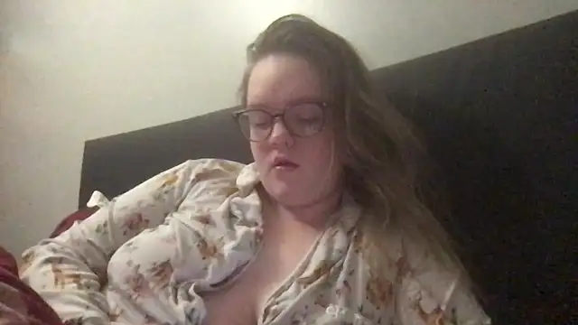 Snapshot of honeyyy24 chatting on 12-05-25, 08:05 honeyyy24 online show from 12-05-25, 08:05