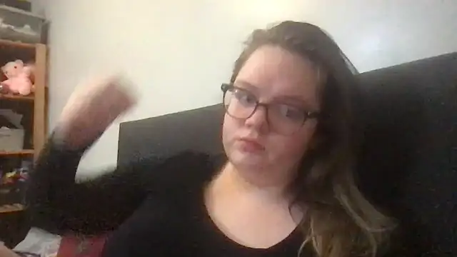 Snapshot of honeyyy24 chatting on 12-15-25, 09:19 honeyyy24 online show from 12-15-25, 09:19