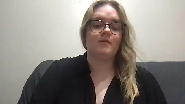 honeyyy24 online show from 03-26-26, 05:07