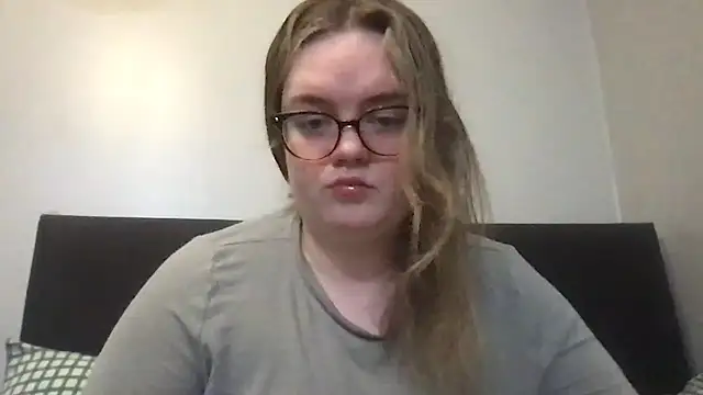 honeyyy24 online show from 04-12-26, 03:17