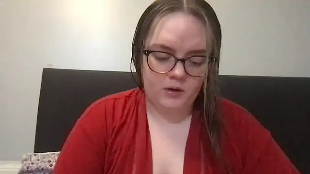 honeyyy24 online show from 04-16-26, 08:42