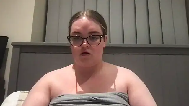 Snapshot of honeyyy24 chatting on 07-07-26, 10:36 honeyyy24 online show from 07-07-26, 10:36