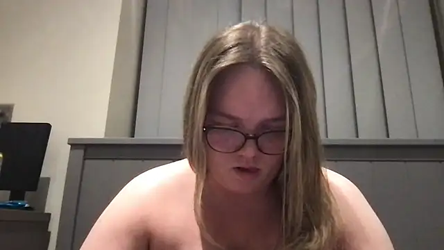Snapshot of honeyyy24 chatting on 07-20-26, 10:23 honeyyy24 online show from 07-20-26, 10:23