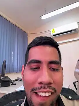 EnriquePersian197 online show from 03-20-25, 06:53