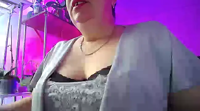 Snapshot of _Sweet_Woman chatting on 02-19-25, 04:01 Sweet Woman online show from 02-19-25, 04:01