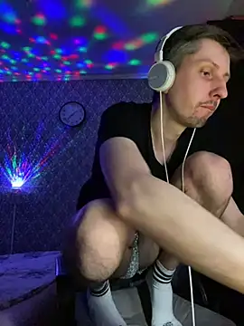 Snapshot of Aki-Laky chatting on 02-21-25, 08:38 Aki-Laky online show from 02-21-25, 08:38