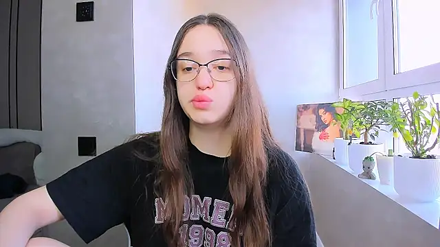 Snapshot of fancy_bunny chatting on 03-18-26, 07:00 fancy bunny online show from 03-18-26, 07:00