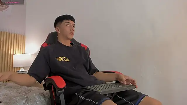 Snapshot of maxx_cortes chatting on 07-19-26, 04:16 maxx cortes online show from 07-19-26, 04:16