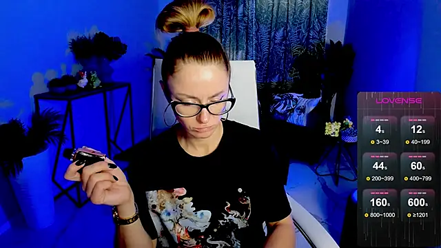 Snapshot of LadyIzabel chatting on 10-21-25, 08:48 LadyIzabel online show from 10-21-25, 08:48