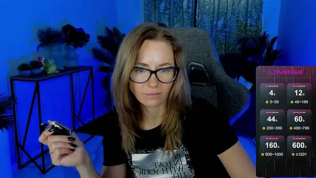 Snapshot of LadyIzabel chatting on 11-06-25, 08:26 LadyIzabel online show from 11-06-25, 08:26