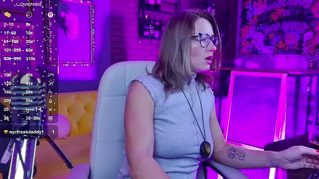 Snapshot of LadyIzabel chatting on 11-13-25, 06:01 LadyIzabel online show from 11-13-25, 06:01