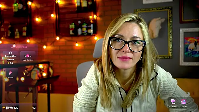 Snapshot of LadyIzabel chatting on 12-02-25, 08:30 LadyIzabel online show from 12-02-25, 08:30