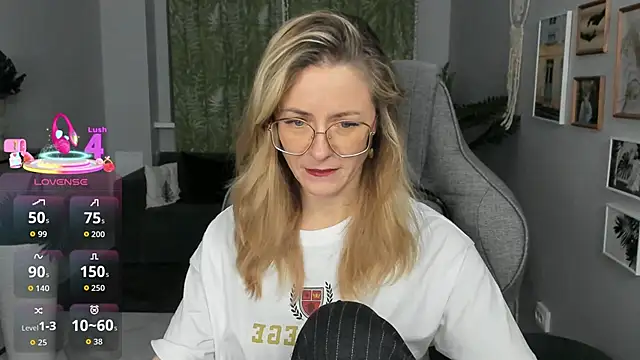 Snapshot of LadyIzabel chatting on 03-06-26, 02:46 LadyIzabel online show from 03-06-26, 02:46