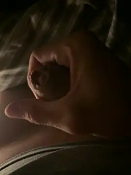 Snapshot of eyepelee chatting on 12-15-25, 05:23 eyepelee online show from 12-15-25, 05:23