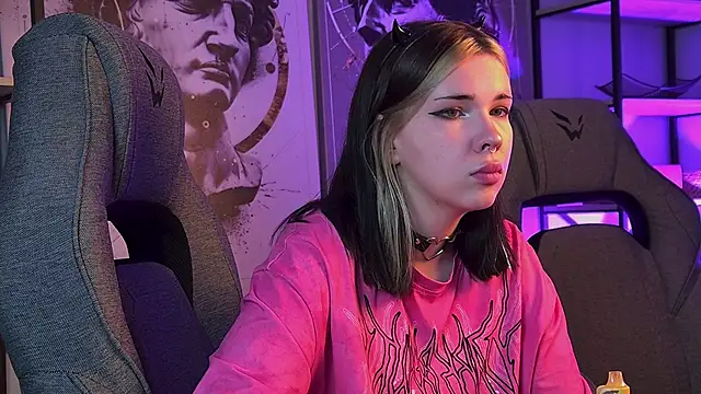 AliceSunday online show from 10-31-25, 08:37