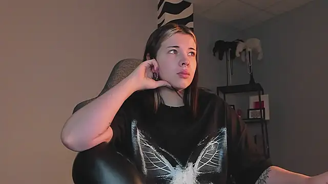 AliceSunday online show from 11-29-25, 04:59