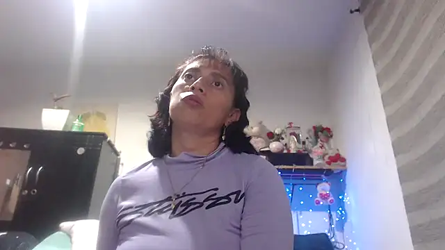 Snapshot of sexy_mary_69 chatting on 10-16-25, 12:00 sexy mary 69 online show from 10-16-25, 12:00