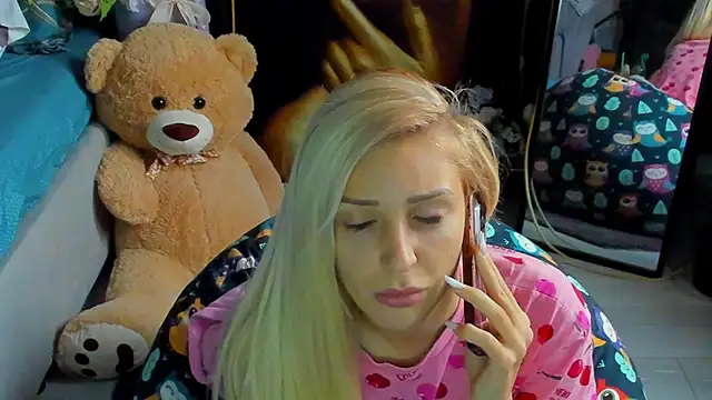 Snapshot of glossy_blondegirl chatting on 11-14-25, 01:54 glossy blondegirl online show from 11-14-25, 01:54