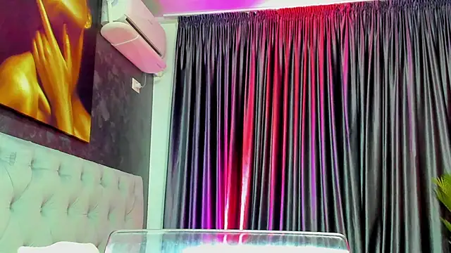 Snapshot of glossy_blondegirl chatting on 11-25-25, 07:19 glossy blondegirl online show from 11-25-25, 07:19