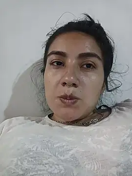 Snapshot of Hellen_Alex chatting on 02-14-26, 04:37 Hellen Alex online show from 02-14-26, 04:37