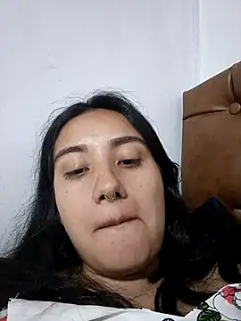 Snapshot of Hellen_Alex chatting on 05-05-26, 02:25 Hellen Alex online show from 05-05-26, 02:25