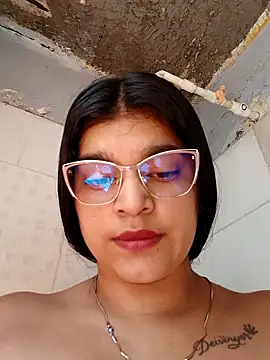 Snapshot of naughty-girl01 chatting on 03-09-25, 04:33 naughty-girl01 online show from 03-09-25, 04:33