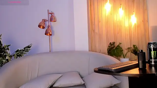 Snapshot of AriRobert_ chatting on 09-17-25, 04:03 AriRobert online show from 09-17-25, 04:03