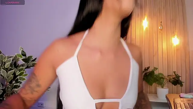 Snapshot of AriRobert_ chatting on 10-10-25, 03:27 AriRobert online show from 10-10-25, 03:27