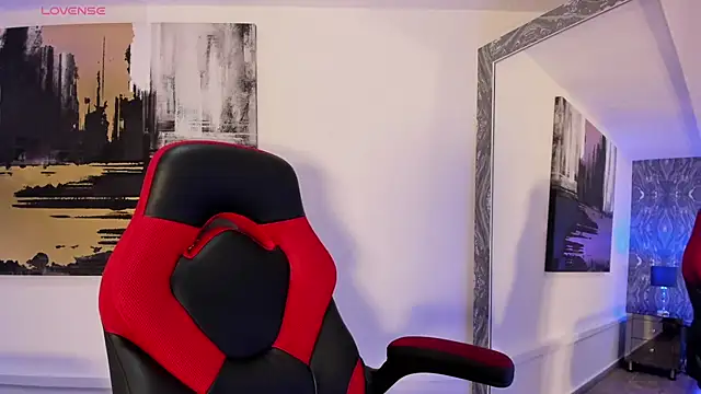 Snapshot of AriRobert_ chatting on 10-27-25, 03:54 AriRobert online show from 10-27-25, 03:54