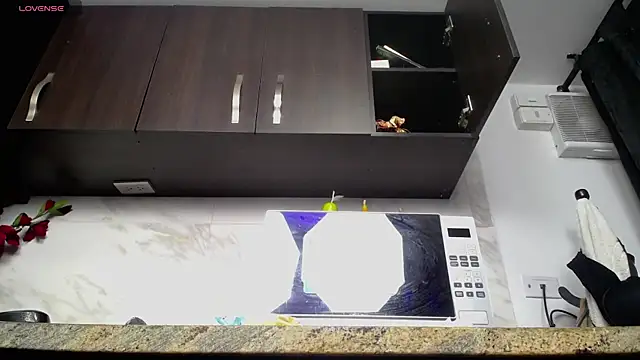 iniyalaboni online show from 10-30-25, 08:20