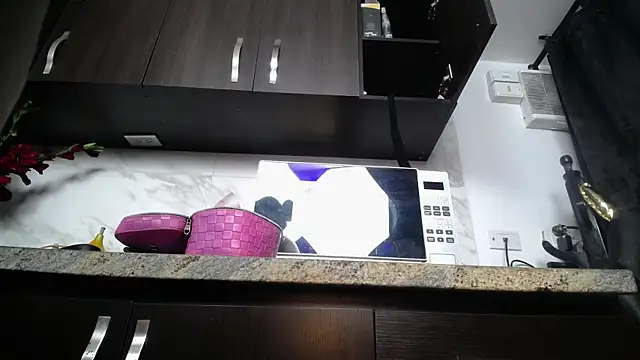 iniyalaboni online show from 11-22-25, 09:03