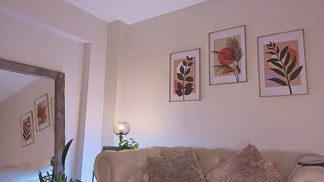 DahianaWalcott online show from 04-10-26, 03:17